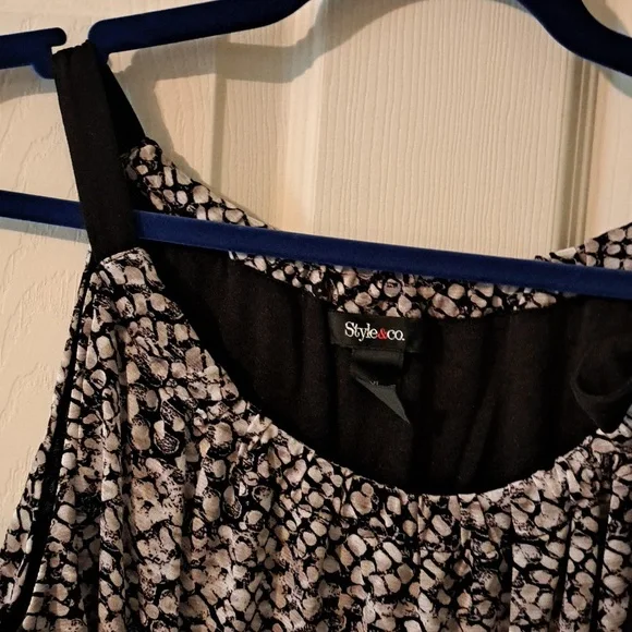 Style & Co Stylish Black and White Women's Top - Picture 3 of 4